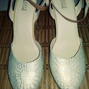 BASIC EDITION CREAM LACE OVER GOLD JUTE WEDGE, 8